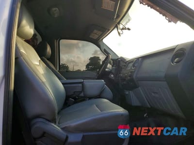 Piąte zdjęcie samochodu w środku: 2011 FORD F550 SUPER DUTY CRANE TRUCK VIN:1FDUF5HT4BEC37376 - miniatura