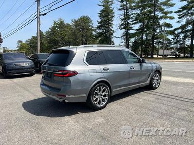Czwarte zdjęcie samochodu z boku: 2024 BMW X7 XDRIVE40I VIN:5UX23EM00R9S52720 - miniatura