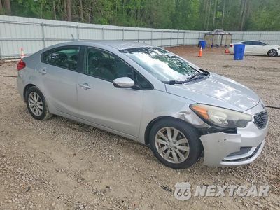 Czwarte zdjęcie samochodu z boku: 2016 KIA FORTE LX VIN:KNAFX4A67G5551570 - miniatura