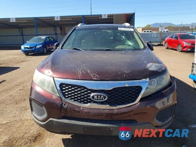 Piąte zdjęcie samochodu w środku: 2012 KIA SORENTO LX VIN:5XYKTDA26CG250784 - miniatura