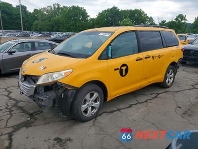 2016 TOYOTA SIENNA LE 5TDKK3DC4GS763462 - główne zdjęcie licytacji z USA - miniatura