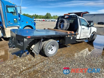 Trzecie zdjęcie samochodu z tyłu: 2025 FORD F550 SUPER DUTY VIN:1FDUF5HT8SDA17888 - miniatura