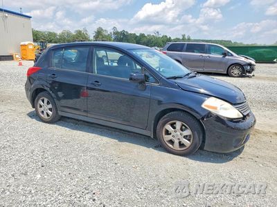 Czwarte zdjęcie samochodu z boku: 2009 NISSAN VERSA 1.8 S VIN:3N1BC13E59L478978 - miniatura