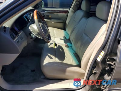 Zdjęcie 7 z 13 samochodu: 2004 LINCOLN TOWN CAR ULTIMATE VIN:1LNHM83W34Y659909 - miniatura