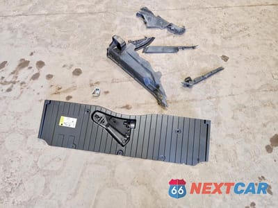 Zdjęcie 13 z 14 samochodu: 2016 BMW X5 M VIN:5YMKT6C50G0R78137 - miniatura