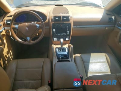 Zdjęcie 8 z 13 samochodu: 2010 PORSCHE CAYENNE VIN:WP1AA2AP0ALA00197 - miniatura