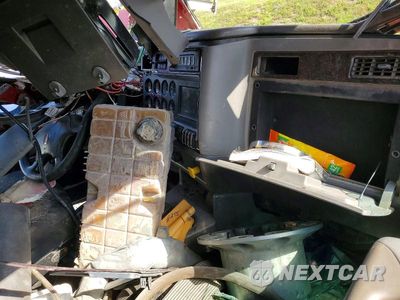 Piąte zdjęcie samochodu w środku: 2014 KENWORTH T800 HYDROVAC TRUCK VIN:1NKDX4EX5EJ392161 - miniatura