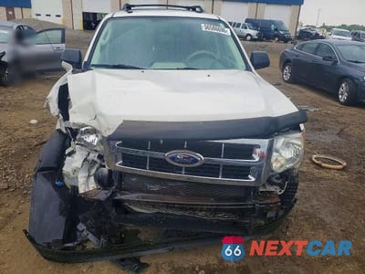Piąte zdjęcie samochodu w środku: 2010 FORD ESCAPE XLT VIN:1FMCU0D78AKA34438 - miniatura