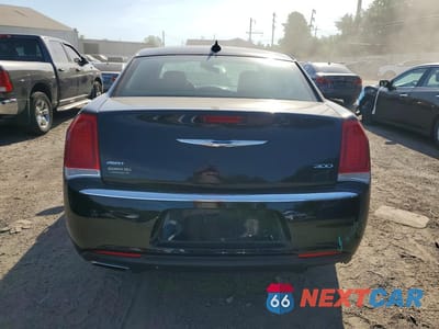 Zdjęcie 6 z 12 samochodu: 2017 CHRYSLER 300 LIMITED VIN:2C3CCARGXHH585854 - miniatura