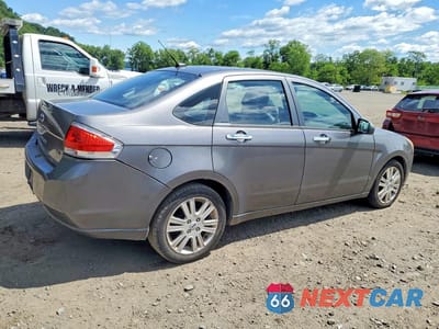 Trzecie zdjęcie samochodu z tyłu: 2010 FORD FOCUS SEL VIN:1FAHP3HN4AW275570 - miniatura
