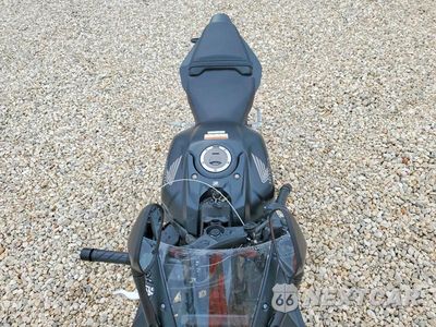 Piąte zdjęcie samochodu w środku: 2026 HONDA CBR650 R VIN:MLHRH1555T5200676 - miniatura