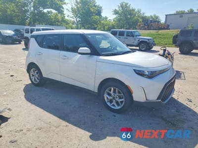 Czwarte zdjęcie samochodu z boku: 2025 KIA SOUL LX VIN:KNDJ23AU7S7932692 - miniatura
