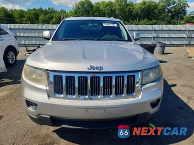 Piąte zdjęcie samochodu w środku: 2011 JEEP GRAND CHEROKEE LAREDO VIN:1J4RR4GGXBC551491 - miniatura