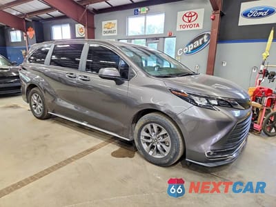 Czwarte zdjęcie samochodu z boku: 2024 TOYOTA SIENNA XLE 7-PASSENGER VIN:5TDYSKFC7RS114503 - miniatura