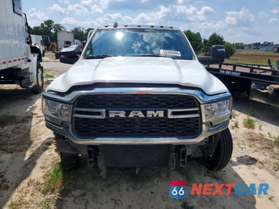 Piąte zdjęcie samochodu w środku: 2024 RAM 5500 VIN:3C7WRNEL7RG258348 - miniatura