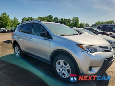 Czwarte zdjęcie samochodu z boku: 2015 TOYOTA RAV4 LE VIN:JTMBFREV0FD152393 - miniatura