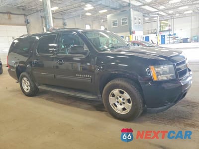 Czwarte zdjęcie samochodu z boku: 2012 CHEVROLET SUBURBAN K1500 LT VIN:1GNSKJE77CR103289 - miniatura