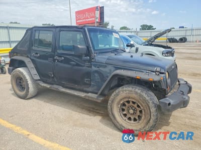 Czwarte zdjęcie samochodu z boku: 2010 JEEP WRANGLER UNLIMITED SAHARA VIN:1J4HA5H13AL198349 - miniatura
