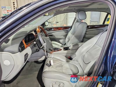 Zdjęcie 7 z 12 samochodu: 2007 JAGUAR XJ8 VIN:SAJWA71BX7SH14432 - miniatura