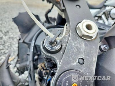 Zdjęcie 8 z 9 samochodu: 2018 YAMAHA YZFR6 VIN:JYARJ28E9JA003843 - miniatura