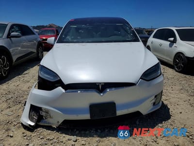 Piąte zdjęcie samochodu w środku: 2018 TESLA MODEL X VIN:5YJXCBE28JF101270 - miniatura