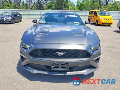 Piąte zdjęcie samochodu w środku: 2020 FORD MUSTANG VIN:1FA6P8THXL5190439 - miniatura
