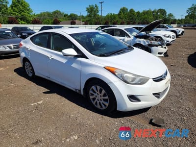 Czwarte zdjęcie samochodu z boku: 2012 HYUNDAI ELANTRA GLS VIN:5NPDH4AE6CH116158 - miniatura