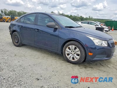 Czwarte zdjęcie samochodu z boku: 2014 CHEVROLET CRUZE LS VIN:1G1PA5SH2E7136178 - miniatura
