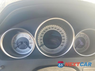 Zdjęcie 9 z 12 samochodu: 2012 MERCEDES-BENZ C 250 VIN:WDDGF4HB2CA615826 - miniatura