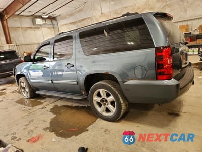 Drugie zdjęcie samochodu z przodu: 2010 CHEVROLET SUBURBAN K1500 LT VIN:1GNUKJE3XAR200490 - miniatura