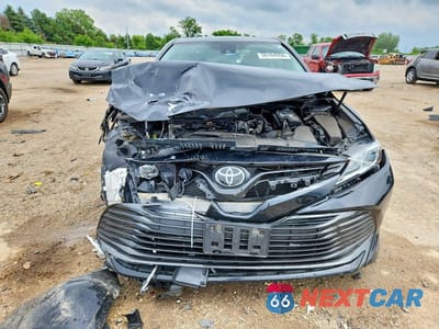Piąte zdjęcie samochodu w środku: 2019 TOYOTA CAMRY LE VIN:4T1B11HK9KU173475 - miniatura