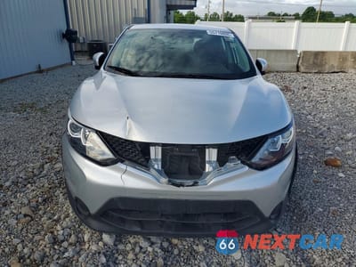 Piąte zdjęcie samochodu w środku: 2019 NISSAN ROGUE SPORT S VIN:JN1BJ1CR1KW338466 - miniatura