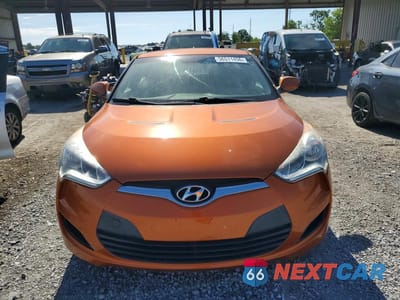 Piąte zdjęcie samochodu w środku: 2013 HYUNDAI VELOSTER BASE VIN:KMHTC6AD5DU103210 - miniatura
