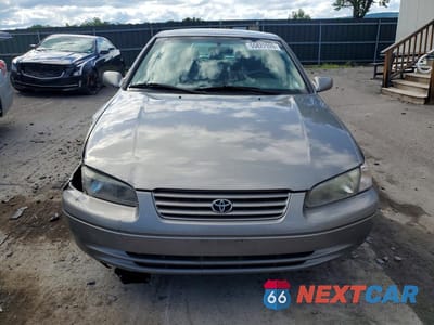 Piąte zdjęcie samochodu w środku: 1999 TOYOTA CAMRY LE VIN:4T1BG22K2XU467434 - miniatura