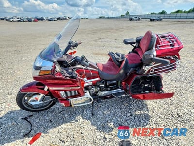 Trzecie zdjęcie samochodu z tyłu: 1994 HONDA GL1500 SE VIN:1HFSC2237RA601440 - miniatura