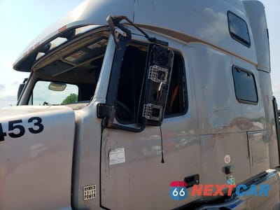 Zdjęcie 9 z 10 samochodu: 2018 VOLVO VNL SEMI TRUCK VIN:4V4NC9EH4JN996721 - miniatura