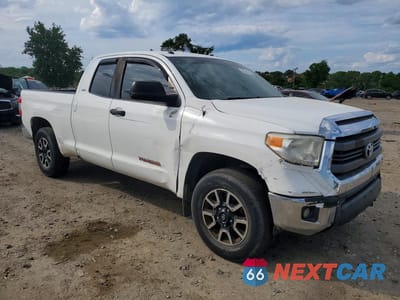 Czwarte zdjęcie samochodu z boku: 2015 TOYOTA TUNDRA SR5 VIN:5TFUM5F12FX060428 - miniatura