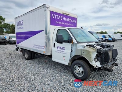 Czwarte zdjęcie samochodu z boku: 2023 CHEVROLET EXPRESS G3500 BOX TRUCK VIN:1GB3GSC70P1104834 - miniatura