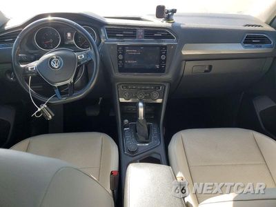 Zdjęcie 8 z 13 samochodu: 2018 VOLKSWAGEN TIGUAN VIN:3VV2B7AX3JM106742 - miniatura