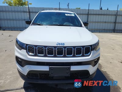 Piąte zdjęcie samochodu w środku: 2025 JEEP COMPASS LATITUDE VIN:3C4NJDBNXST619150 - miniatura
