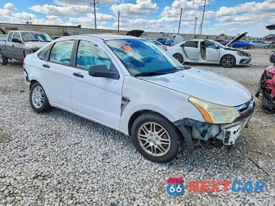 Czwarte zdjęcie samochodu z boku: 2008 FORD FOCUS SE VIN:1FAHP35N98W209014 - miniatura