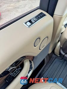 Zdjęcie 12 z 13 samochodu: 2019 LAND ROVER RANGE ROVER HSE VIN:SALGS2SV6KA532162 - miniatura