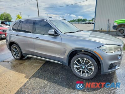 Czwarte zdjęcie samochodu z boku: 2017 BMW X5 SDRIVE35I VIN:5UXKR2C34H0U21875 - miniatura
