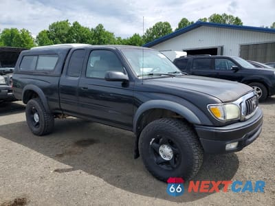 Czwarte zdjęcie samochodu z boku: 2002 TOYOTA TACOMA XTRACAB VIN:5TEWN72N92Z126504 - miniatura