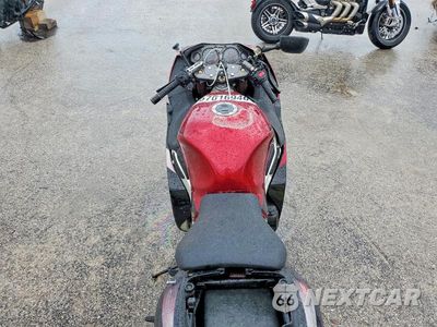 Zdjęcie 6 z 9 samochodu: 2006 SUZUKI GSX1300 R VIN:JS1GW71A362107385 - miniatura