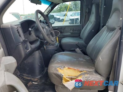 Zdjęcie 7 z 13 samochodu: 2004 GMC SAVANA G1500 VIN:1GTFG15X941174277 - miniatura
