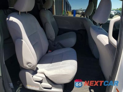 Zdjęcie 11 z 14 samochodu: 2020 TOYOTA SIENNA L VIN:5TDZZ3DC2LS058843 - miniatura