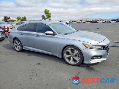 Czwarte zdjęcie samochodu z boku: 2018 HONDA ACCORD TOURING VIN:1HGCV1F94JA094701 - miniatura