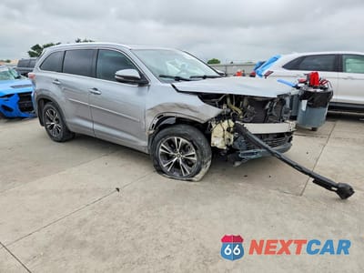 Czwarte zdjęcie samochodu z boku: 2016 TOYOTA HIGHLANDER XLE VIN:5TDJKRFH5GS261597 - miniatura