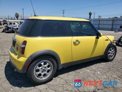 Trzecie zdjęcie samochodu z tyłu: 2005 MINI COOPER VIN:WMWRC33485TJ66798 - miniatura